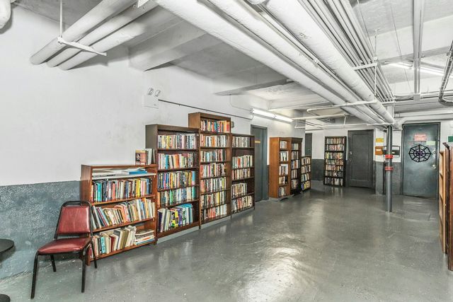 9945 67th Rd Apt 422, New York City, NY 11375