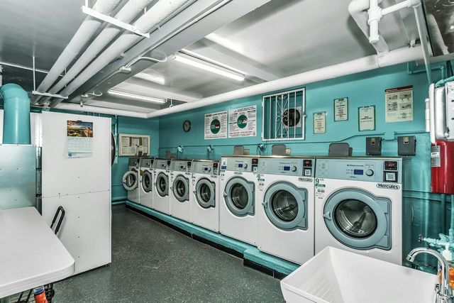 9945 67th Rd Apt 422, New York City, NY 11375