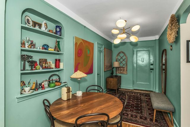 9945 67th Rd Apt 422, New York City, NY 11375