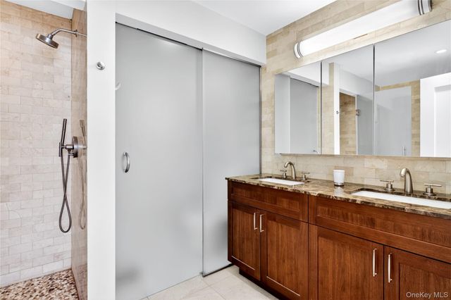 433 Main Street 212, Port Washington, NY 11050