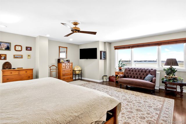 433 Main Street 212, Port Washington, NY 11050