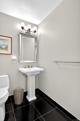 433 Main Street 212, Port Washington, NY 11050