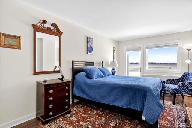 433 Main Street 212, Port Washington, NY 11050