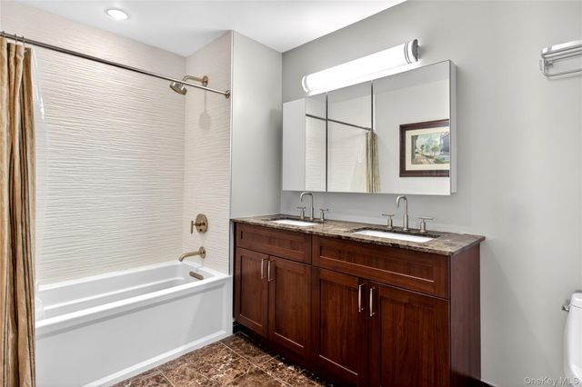 433 Main Street 212, Port Washington, NY 11050