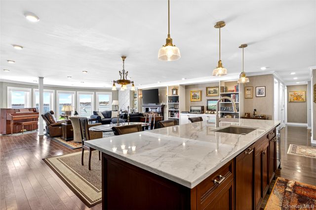 433 Main Street 212, Port Washington, NY 11050