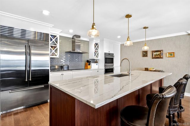 433 Main Street 212, Port Washington, NY 11050