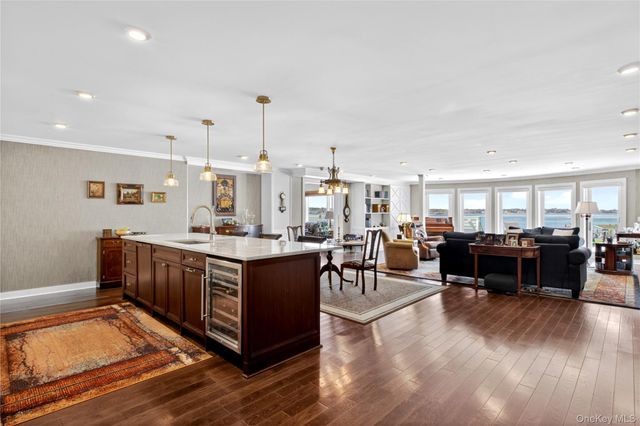 433 Main Street 212, Port Washington, NY 11050