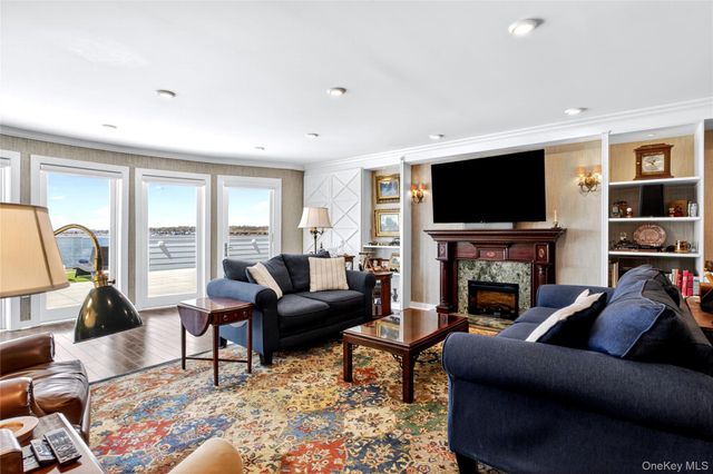 433 Main Street 212, Port Washington, NY 11050