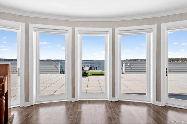 433 Main Street 212, Port Washington, NY 11050