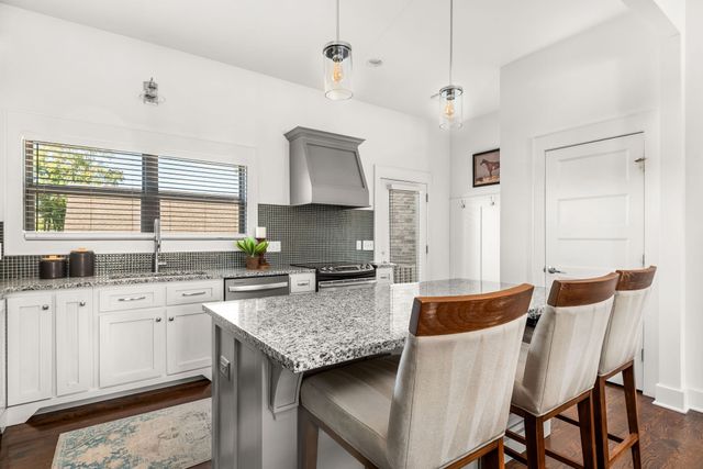 1707 3rd Ave, N, Nashville, TN 37208