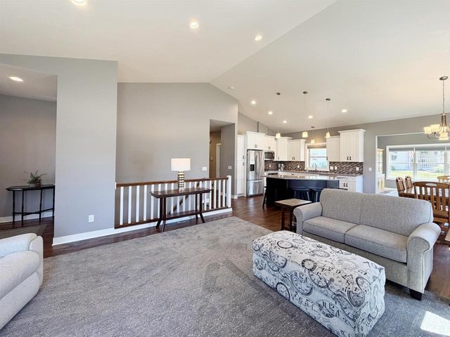1362 CANDLELIGHT LANE, Fond Du Lac, WI 54935