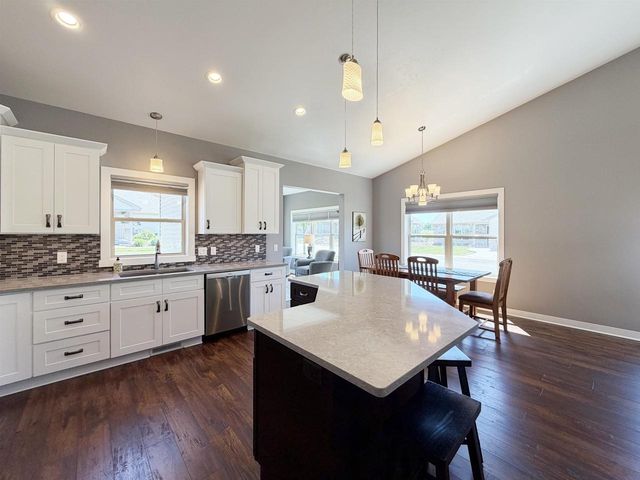 1362 CANDLELIGHT LANE, Fond Du Lac, WI 54935