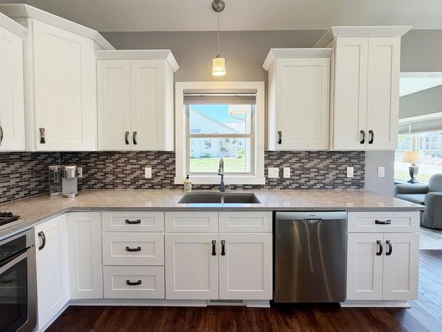 1362 CANDLELIGHT LANE, Fond Du Lac, WI 54935