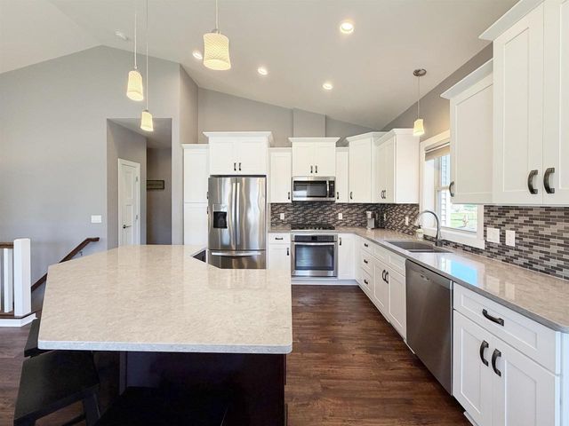 1362 CANDLELIGHT LANE, Fond Du Lac, WI 54935