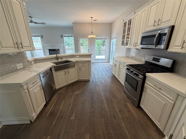 207 Arrowhead TRL, Cedar Park, TX 78613
