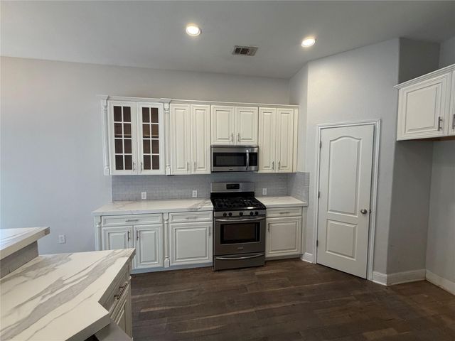 207 Arrowhead TRL, Cedar Park, TX 78613