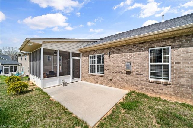 2526 Redwood Hill Court, Kernersville, NC 27284