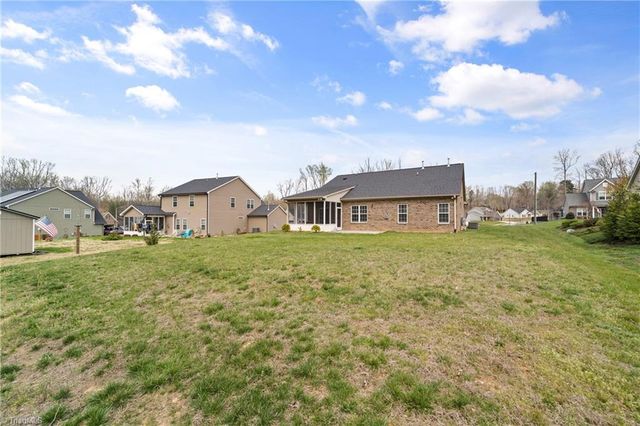 2526 Redwood Hill Court, Kernersville, NC 27284