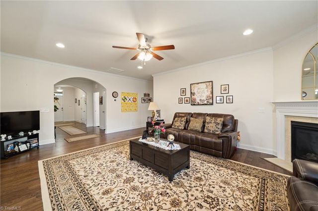 2526 Redwood Hill Court, Kernersville, NC 27284