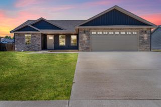 504 Ironwood Street NW, Demotte, IN 46310