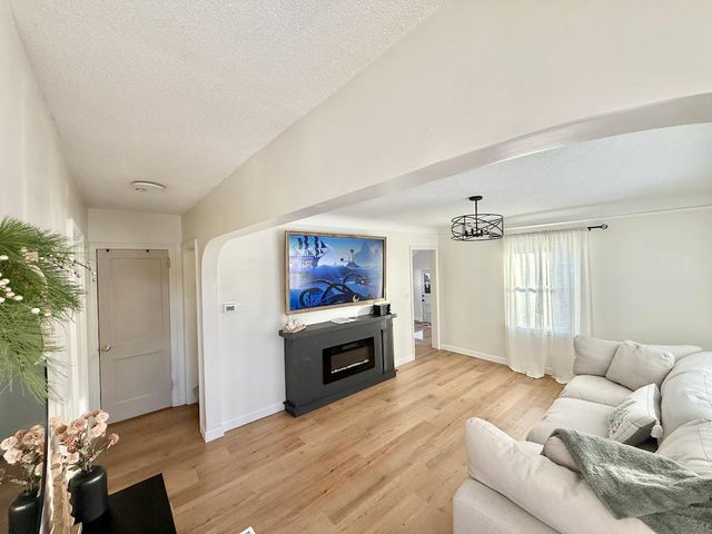 1224 Winnetka Avenue N, Golden Valley, MN 55427