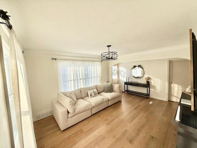 1224 Winnetka Avenue N, Golden Valley, MN 55427