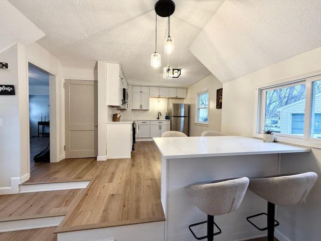 1224 Winnetka Avenue N, Golden Valley, MN 55427