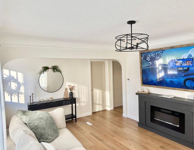 1224 Winnetka Avenue N, Golden Valley, MN 55427