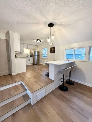 1224 Winnetka Avenue N, Golden Valley, MN 55427