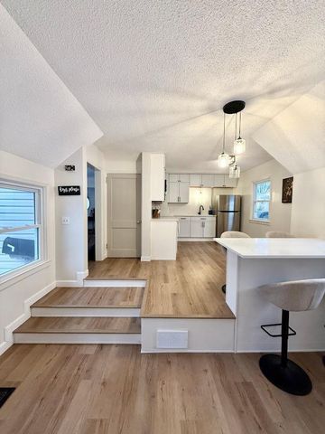 1224 Winnetka Avenue N, Golden Valley, MN 55427