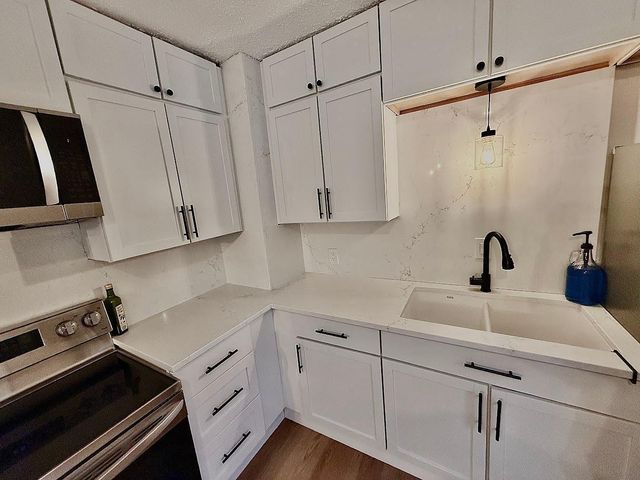 1224 Winnetka Avenue N, Golden Valley, MN 55427