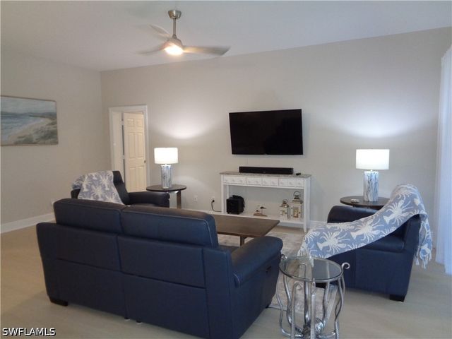 558 Vintage Reserve LN B, Naples, FL 34119