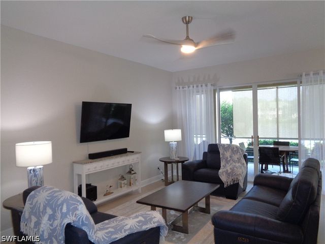 558 Vintage Reserve LN B, Naples, FL 34119