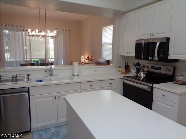 558 Vintage Reserve LN B, Naples, FL 34119