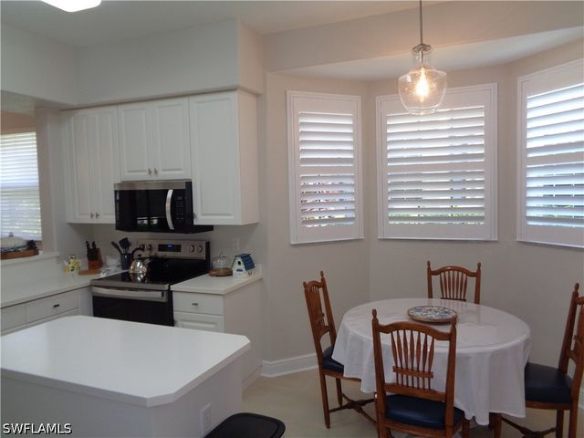 558 Vintage Reserve LN B, Naples, FL 34119