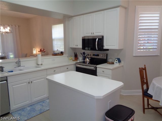 558 Vintage Reserve LN B, Naples, FL 34119