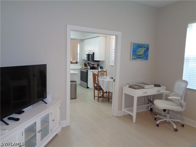 558 Vintage Reserve LN B, Naples, FL 34119