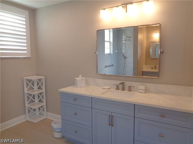 558 Vintage Reserve LN B, Naples, FL 34119