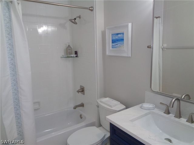 558 Vintage Reserve LN B, Naples, FL 34119