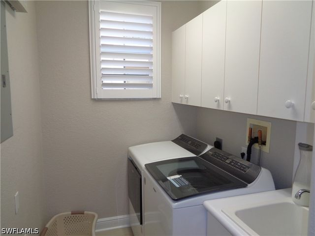 558 Vintage Reserve LN B, Naples, FL 34119