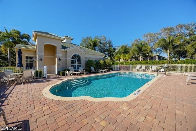 558 Vintage Reserve LN B, Naples, FL 34119