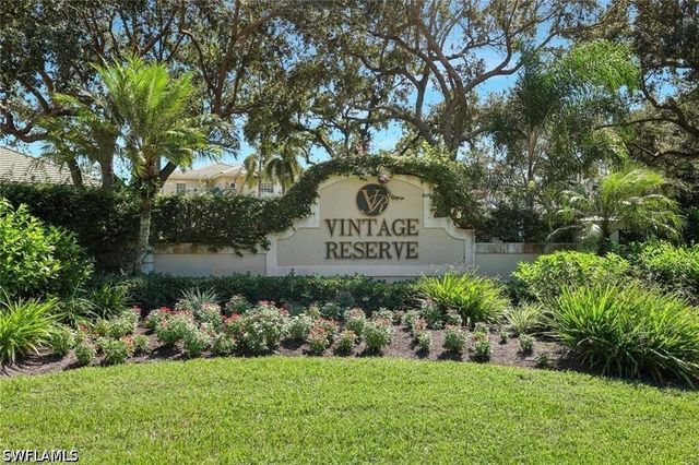 558 Vintage Reserve LN B, Naples, FL 34119