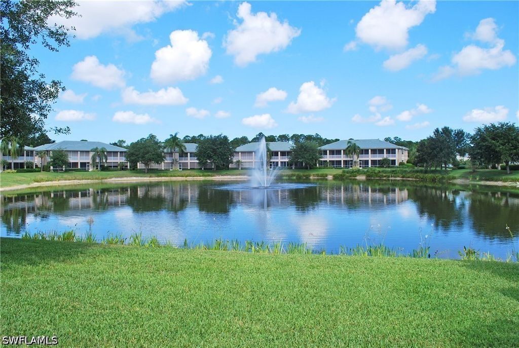 558 Vintage Reserve LN B, Naples, FL 34119