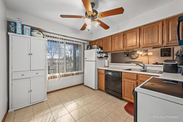 1354 N Sterling Avenue 103, Palatine, IL 60067