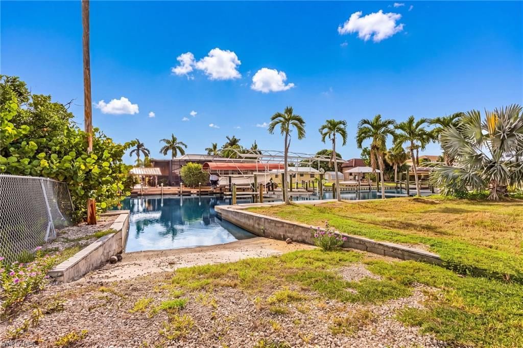 2744 Mangrove ST, ST. JAMES CITY, FL 33956 — photo 4