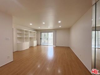 433 S Manhattan Place 112, Los Angeles, CA 90020