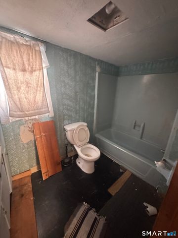20 Alden Avenue, Enfield, CT 06082