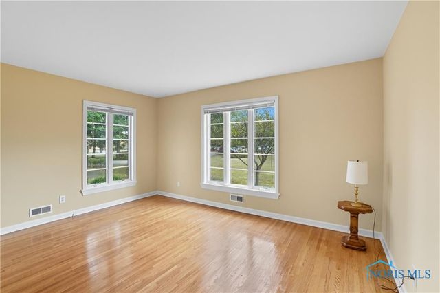 893 W Wooster Street, Bowling Green, OH 43402