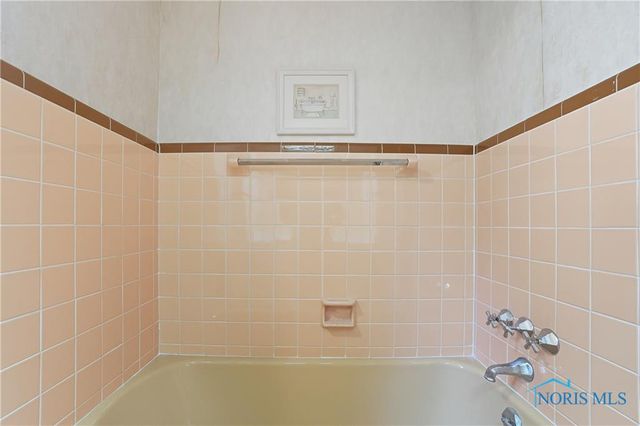 893 W Wooster Street, Bowling Green, OH 43402