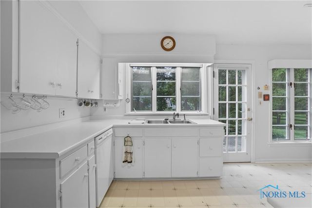 893 W Wooster Street, Bowling Green, OH 43402